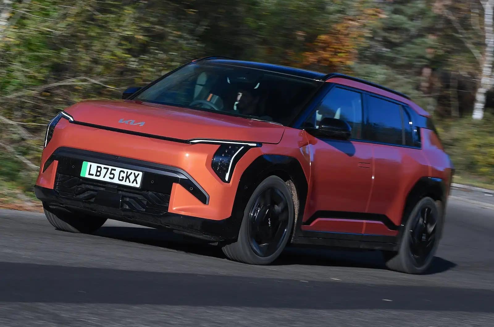 Kia EV3 vs Nissan Leaf: Ποιο ηλεκτρικό SUV κερδίζει πραγματικά;