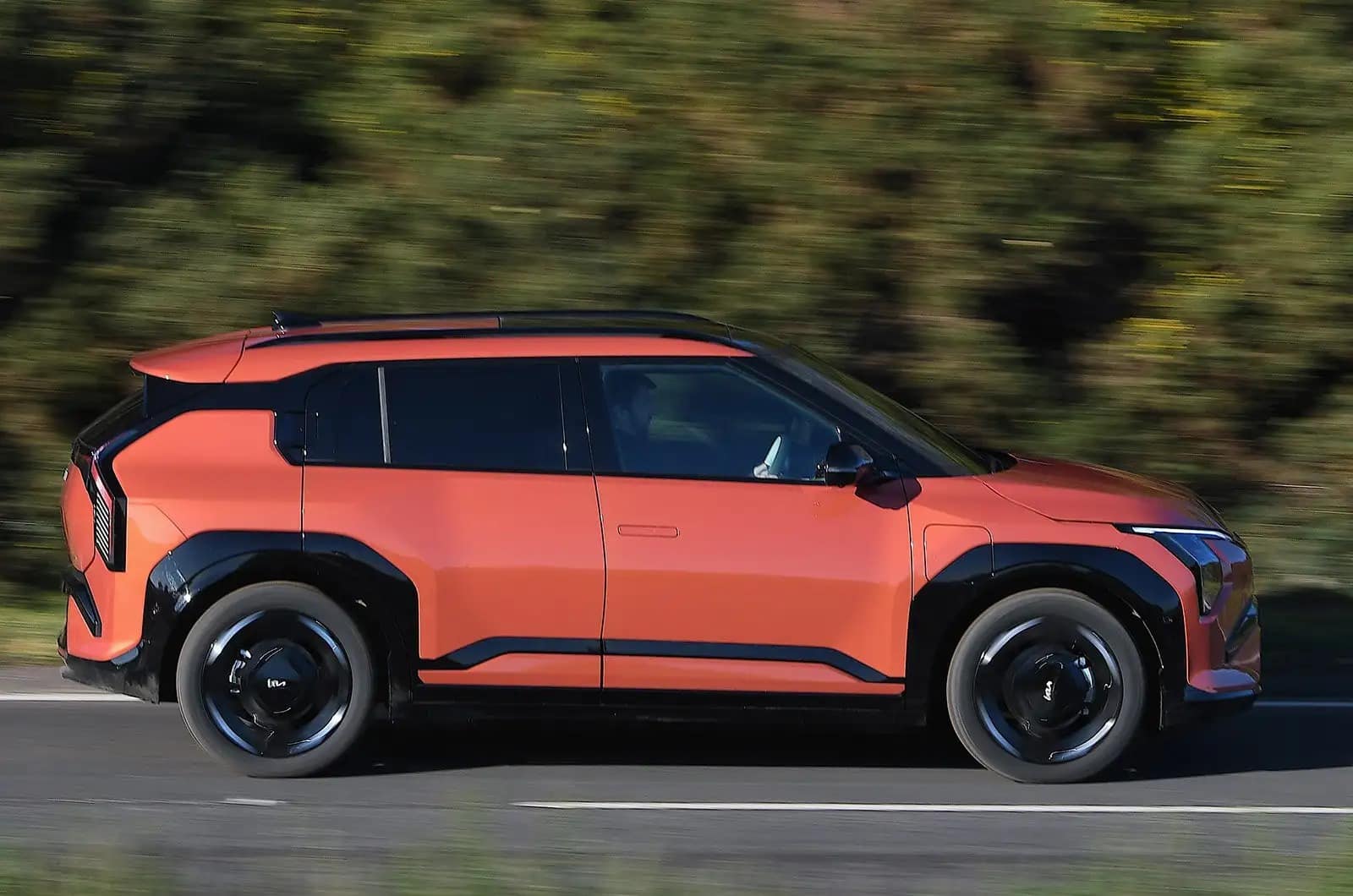 Kia EV3 vs Nissan Leaf: Ποιο ηλεκτρικό SUV κερδίζει πραγματικά;