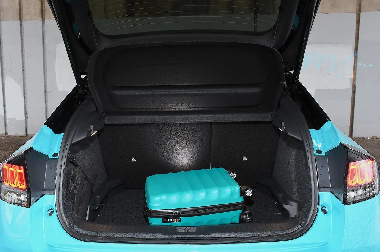 Kia EV3 vs Nissan Leaf: Ποιο ηλεκτρικό SUV κερδίζει πραγματικά;