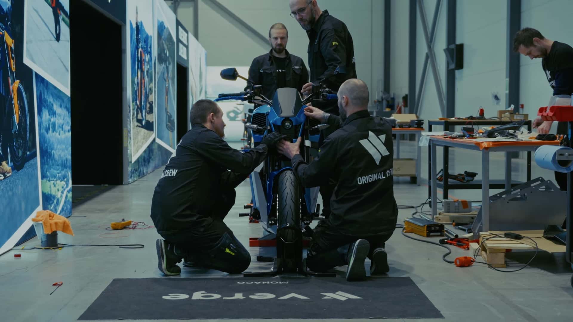 Αυτή είναι η πρώτη ηλεκτρική μοτοσικλέτα με μπαταρία στερεάς κατάστασης - Φορτίζει σε 12΄