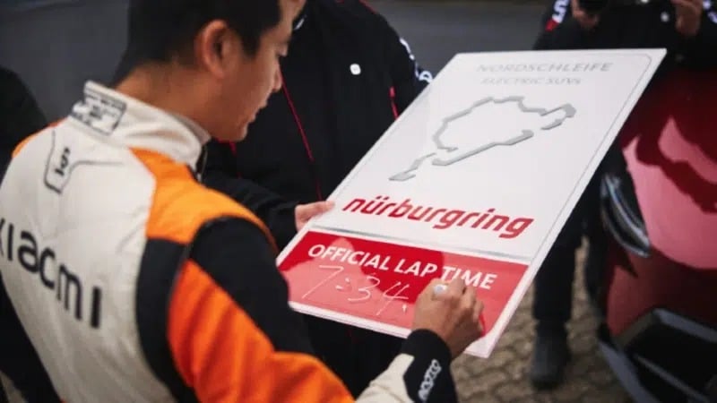 Η Xiaomi «διέλυσε» Porsche και Audi στο Nürburgring με 7:34.931 <p data-wpview-marker=