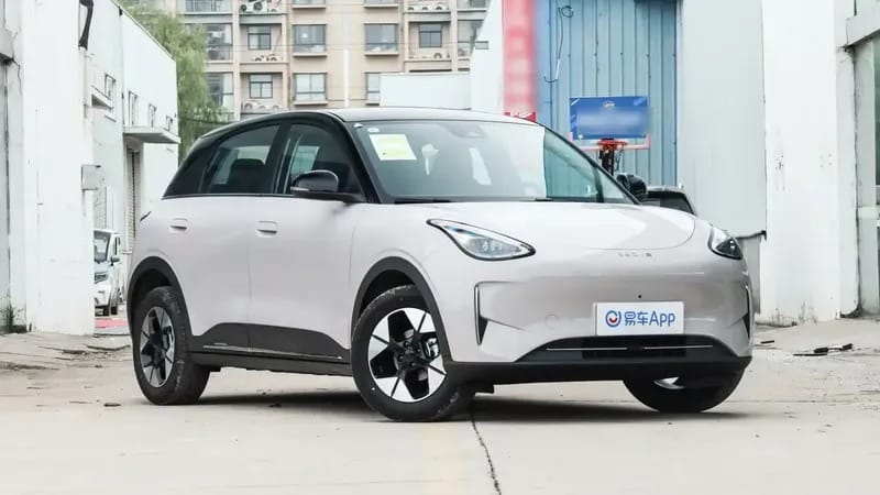 Geely E2: Το κινεζικό best seller έρχεται Ευρώπη με 460 χλμ. αυτονομίας και βλέπει στα μάτια το VW ID. Polo