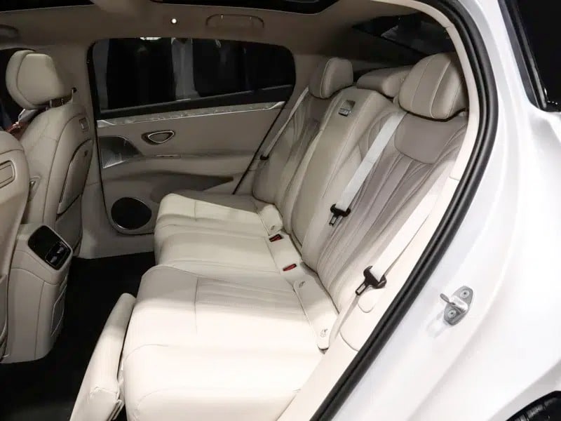 BYD Seal 08: Το κινεζικό «όπλο» των 694 PS φορτίζει 400 χλμ. σε μόλις 5 λεπτά