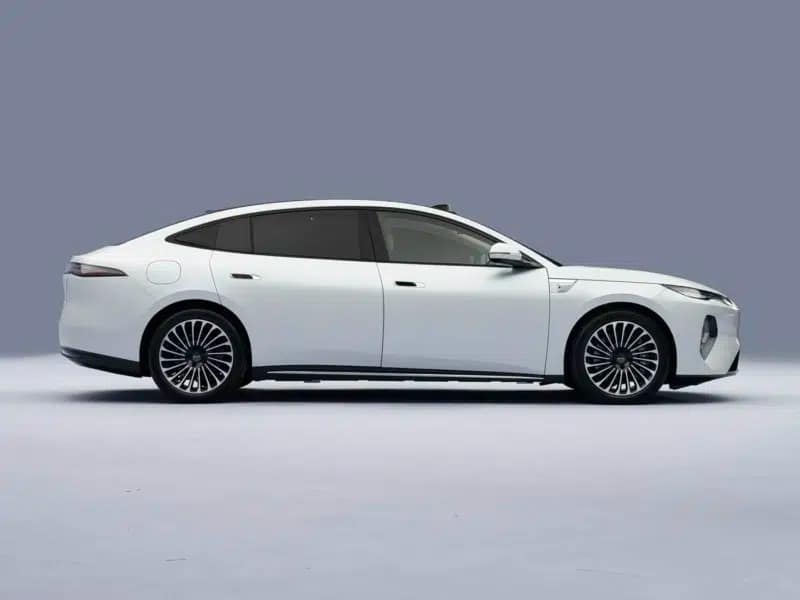 BYD Seal 08: Το κινεζικό «όπλο» των 694 PS φορτίζει 400 χλμ. σε μόλις 5 λεπτά