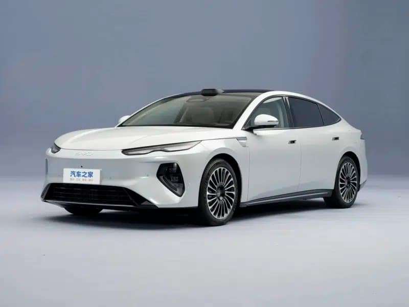 BYD Seal 08: Το κινεζικό «όπλο» των 694 PS φορτίζει 400 χλμ. σε μόλις 5 λεπτά