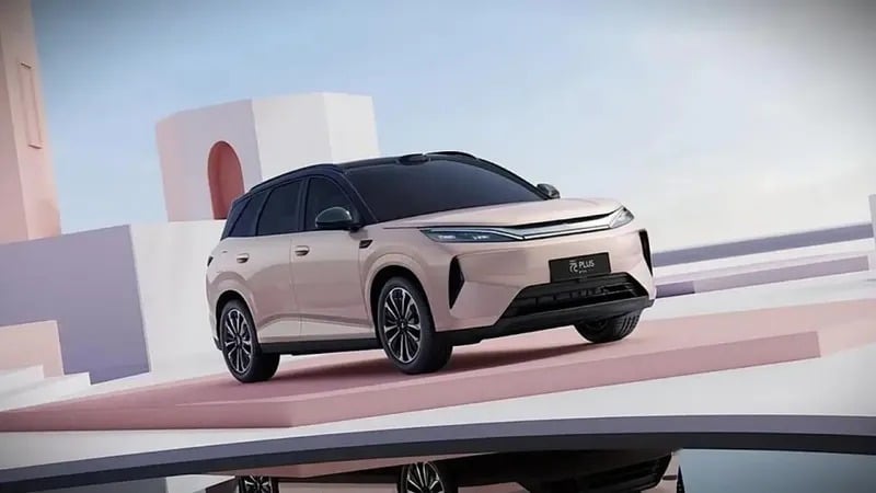Η BYD έφτιαξε ηλεκτρικό SUV που φορτίζει πιο γρήγορα από smartphone