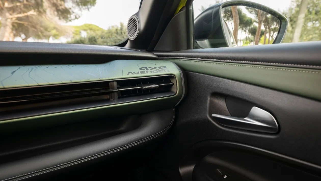 Αποκαλύφθηκε η ανανεωμένη έκδοση του νέου Jeep Avenger