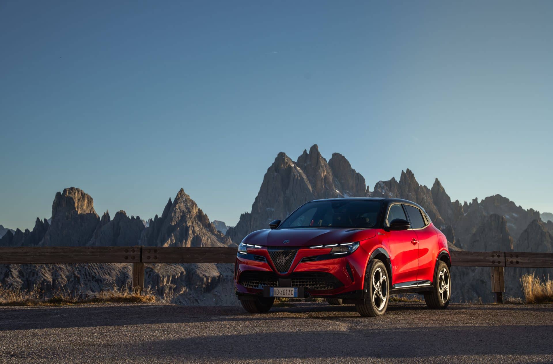 Alfa Romeo Junior Ibrida: Αναβαθμισμένη γκάμα με τιμή €27.990 και 8 χρόνια εργοστασιακή εγγύηση
