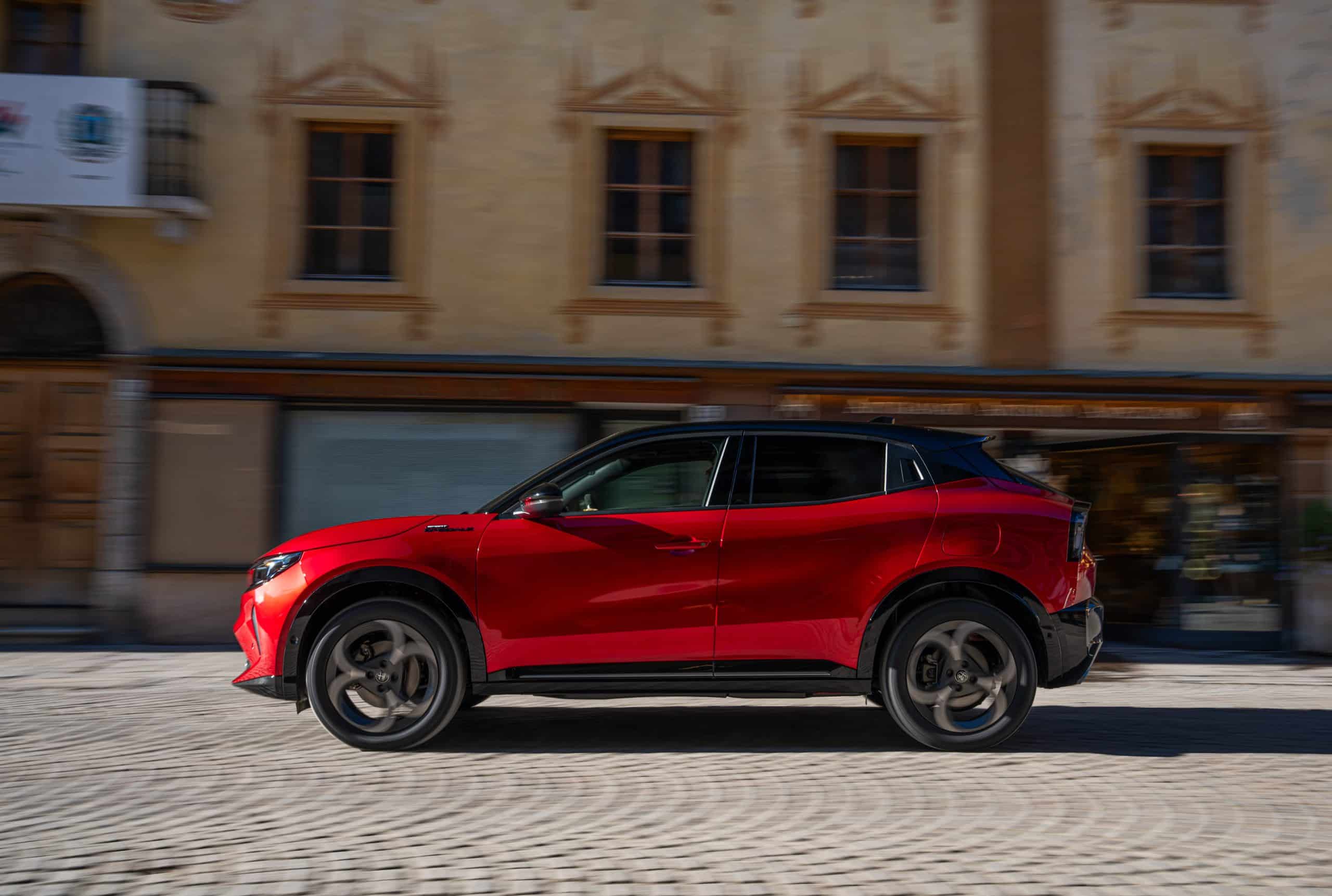 Alfa Romeo Junior Ibrida: Αναβαθμισμένη γκάμα με τιμή €27.990 και 8 χρόνια εργοστασιακή εγγύηση
