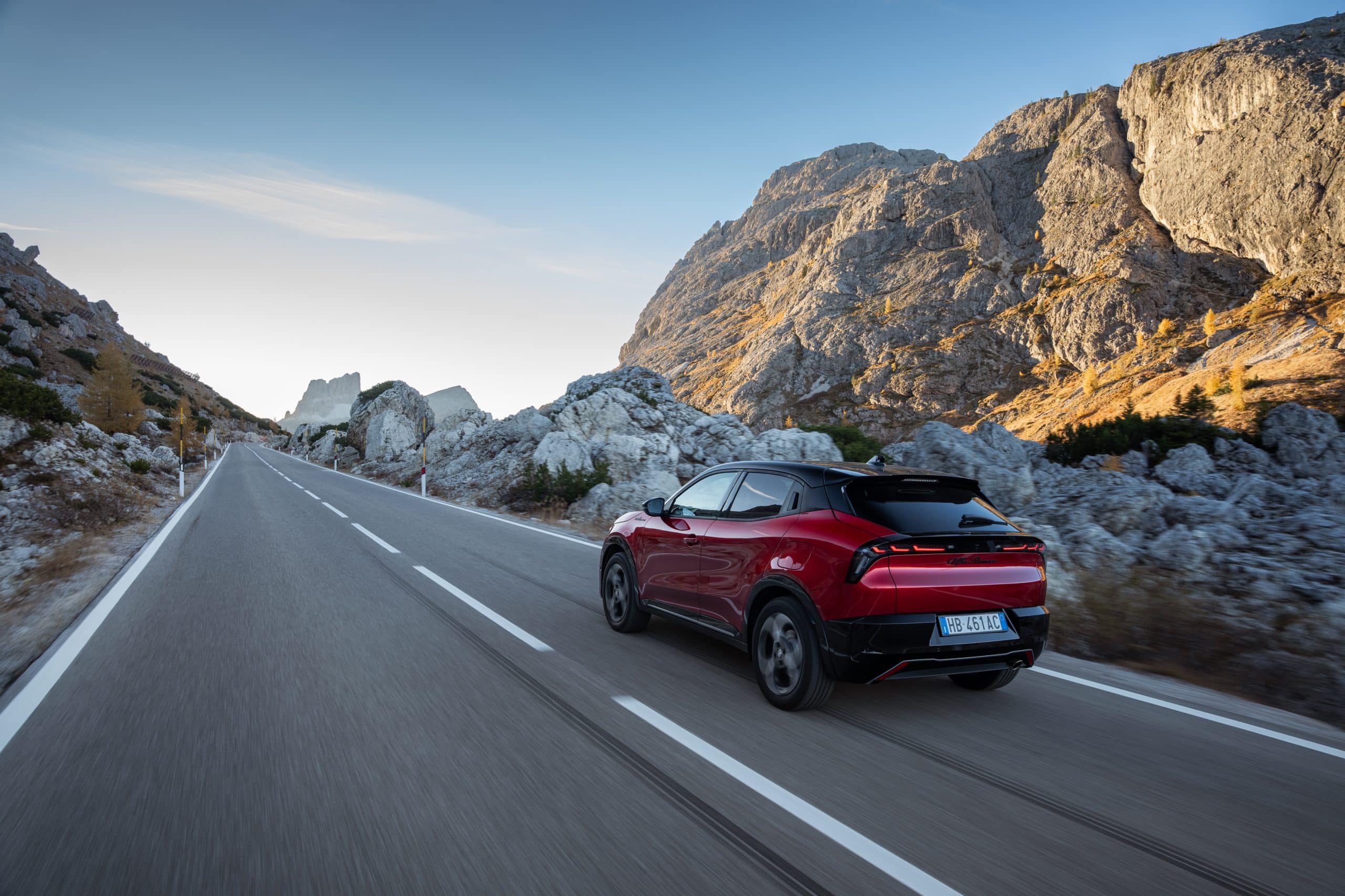 Alfa Romeo Junior Ibrida: Αναβαθμισμένη γκάμα με τιμή €27.990 και 8 χρόνια εργοστασιακή εγγύηση