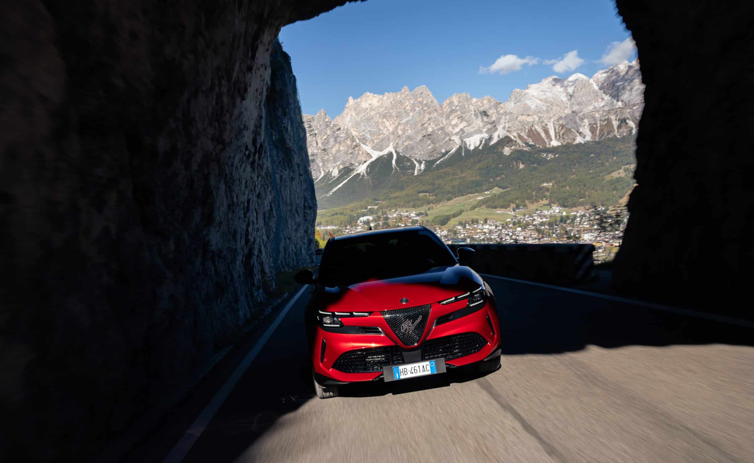 Alfa Romeo Junior Ibrida: Αναβαθμισμένη γκάμα με τιμή €27.990 και 8 χρόνια εργοστασιακή εγγύηση