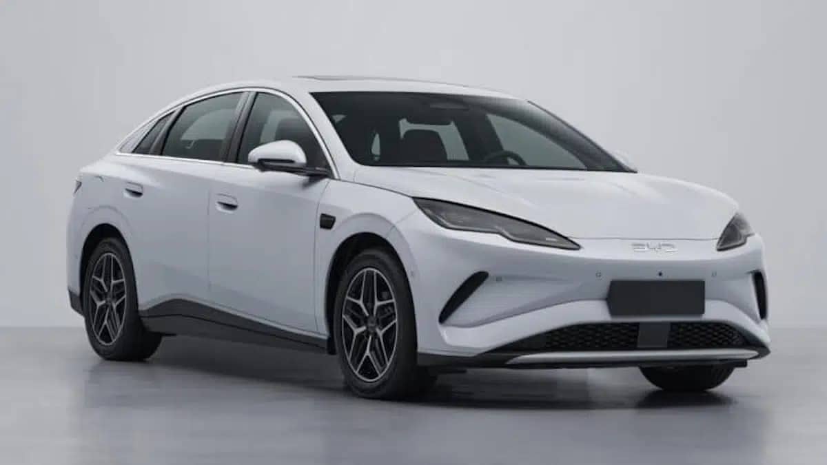 BYD Seal 08: Το ηλεκτρικό που βγάζει φλας στην Mercedes EQS – Km 1.000 αυτονομία και φόρτιση σε 5'