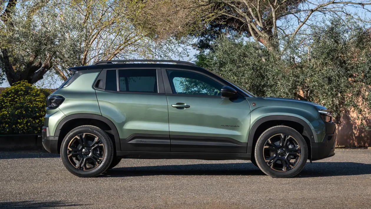 Αποκαλύφθηκε η ανανεωμένη έκδοση του νέου Jeep Avenger