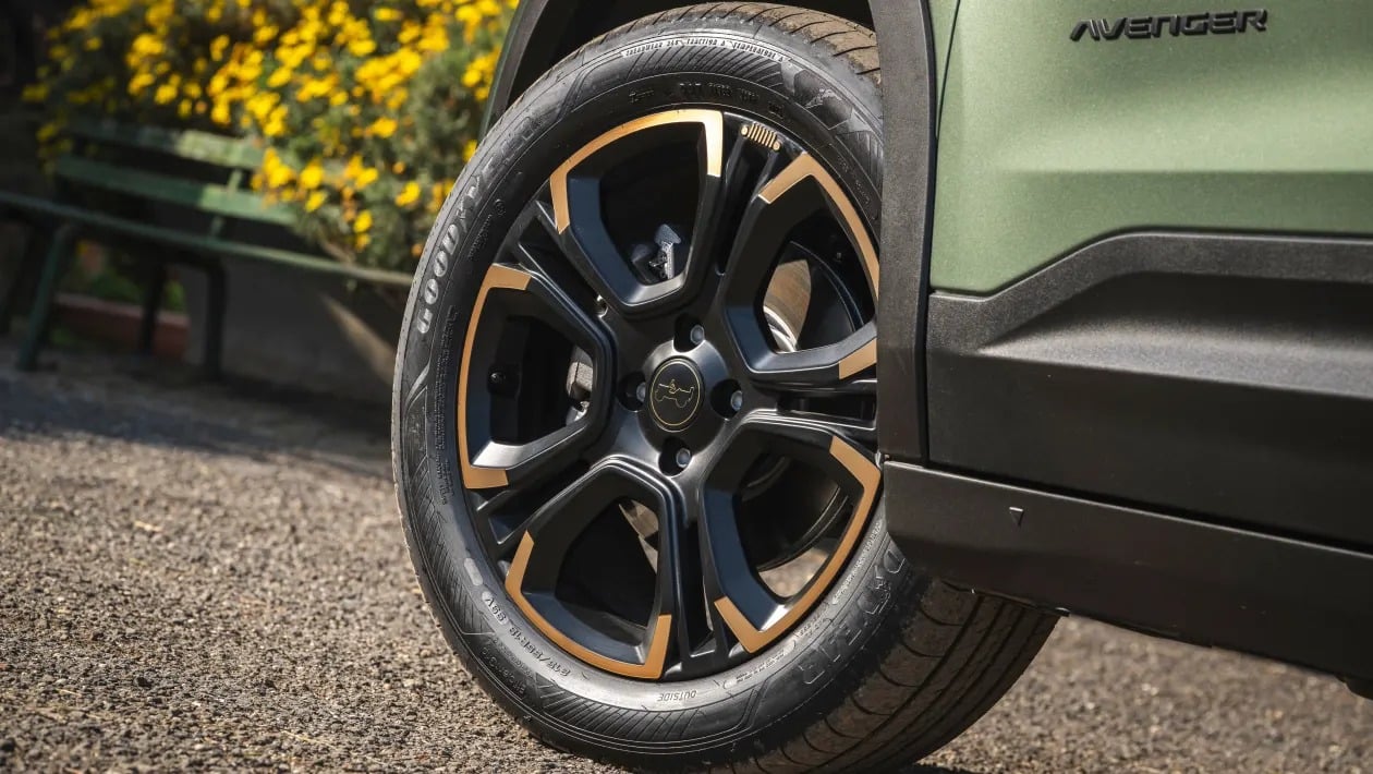 Αποκαλύφθηκε η ανανεωμένη έκδοση του νέου Jeep Avenger