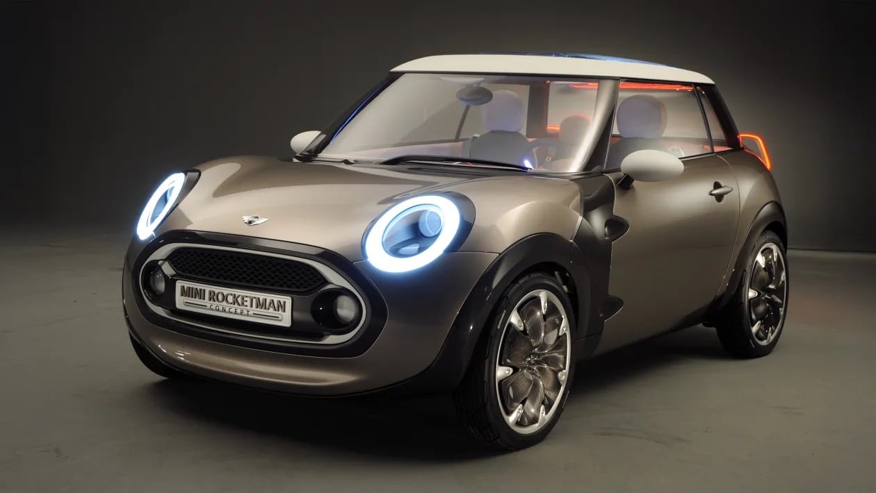 Το MINI επιστρέφει στις ρίζες του, με στόχο το FIAT 500