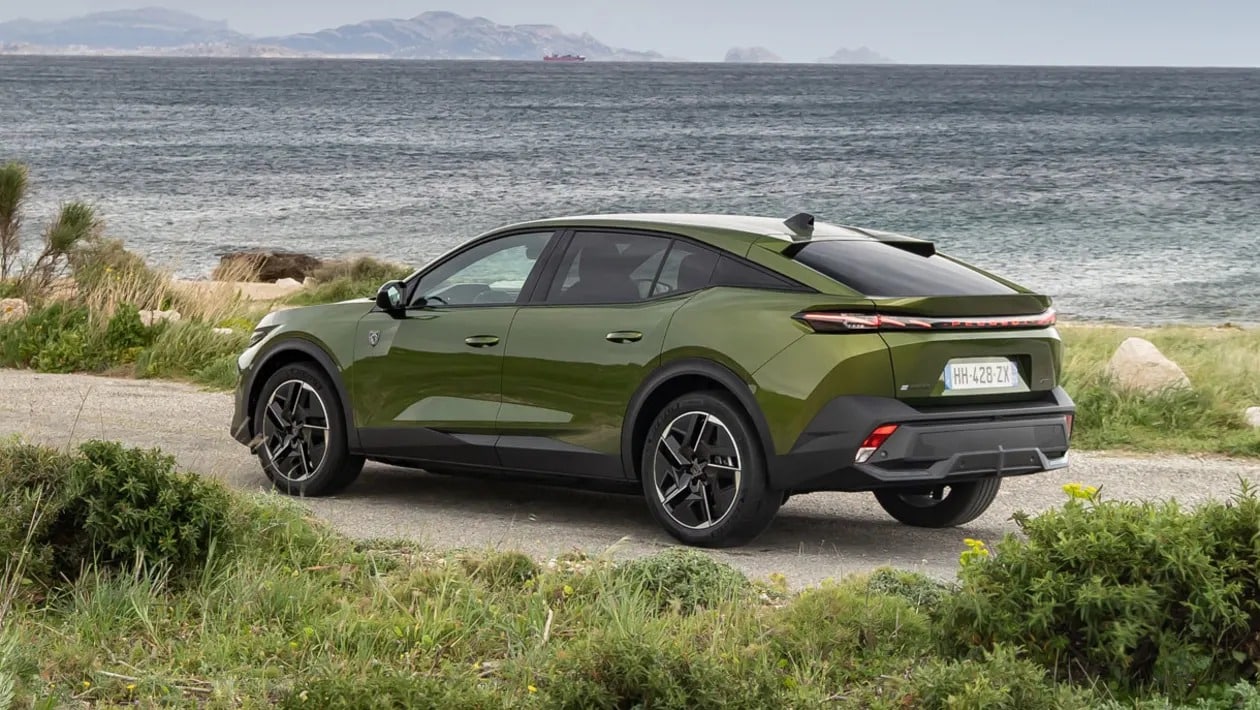 Το νέο Peugeot E-408 δημιουργεί δική του κατηγορία