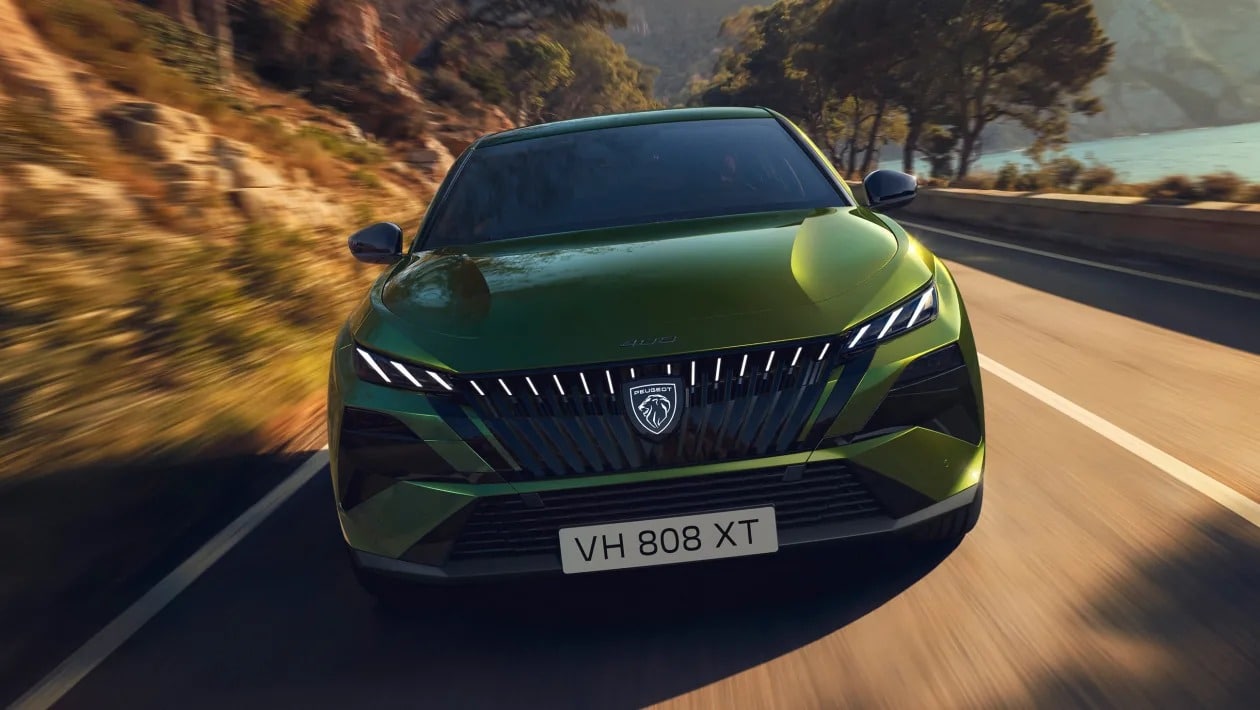 Η Peugeot αναβάθμισε το 408 και τώρα «φλερτάρει» premium μοντέλα