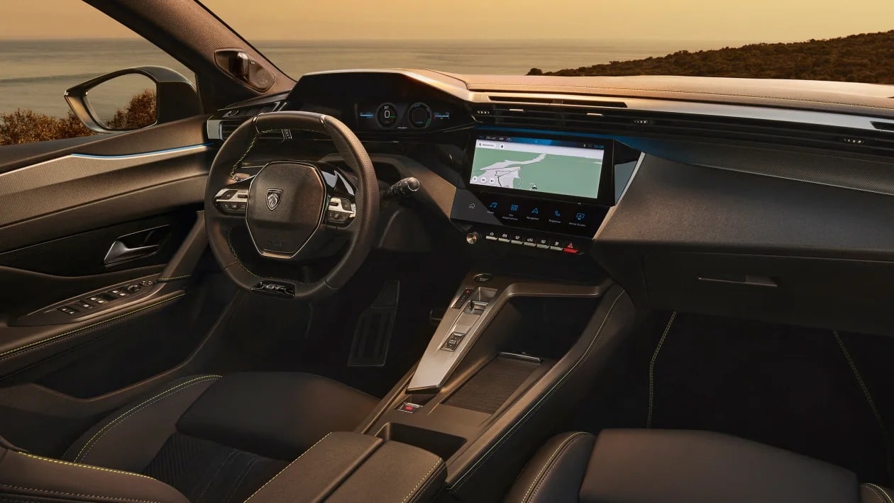 Η Peugeot αναβάθμισε το 408 και τώρα «φλερτάρει» premium μοντέλα