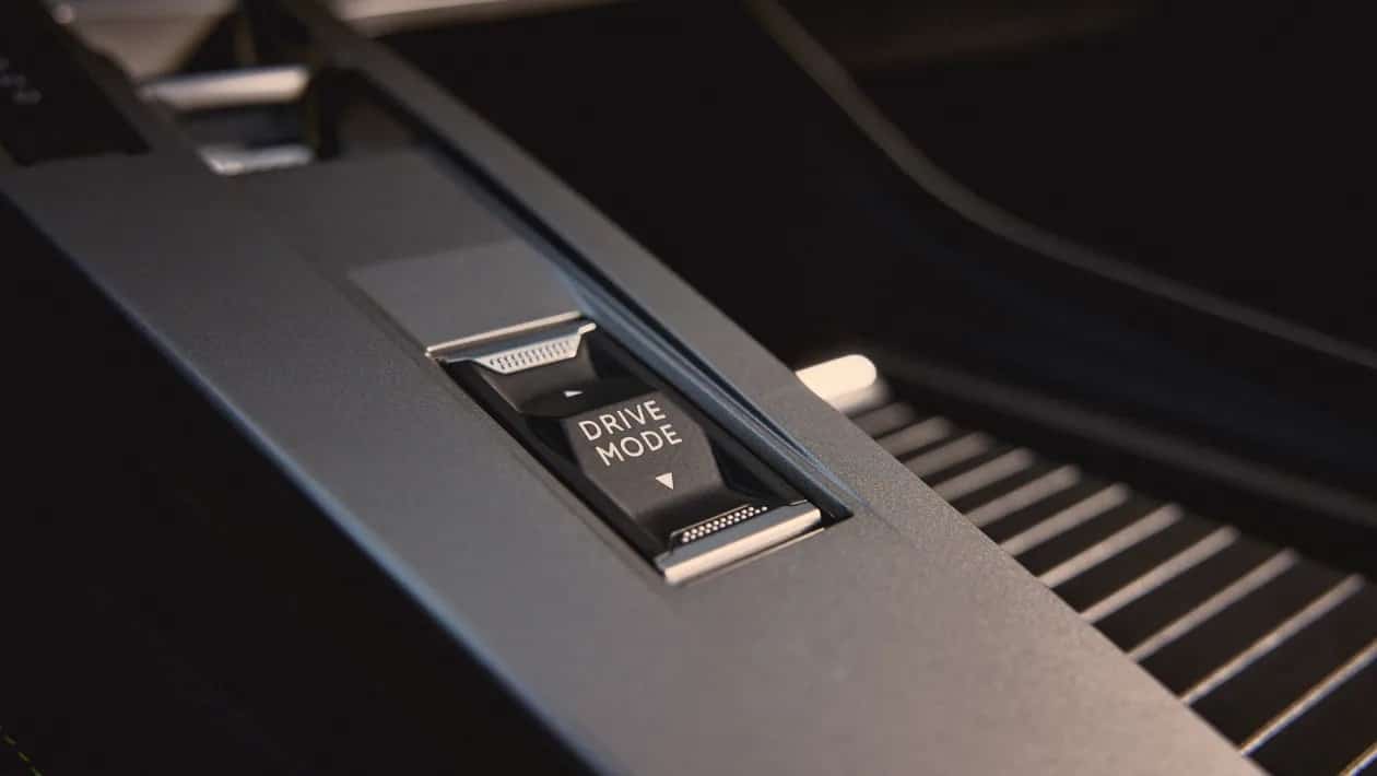 Η Peugeot αναβάθμισε το 408 και τώρα «φλερτάρει» premium μοντέλα