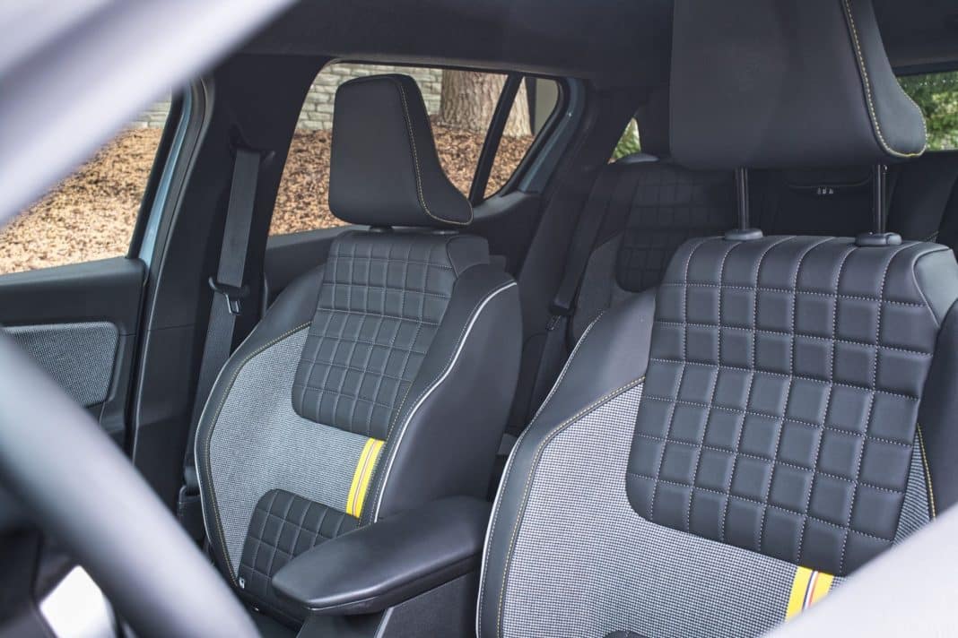 Πάτησε Ελλάδα το Renault 4 E-Tech - Δείτε εκδόσεις και τιμές