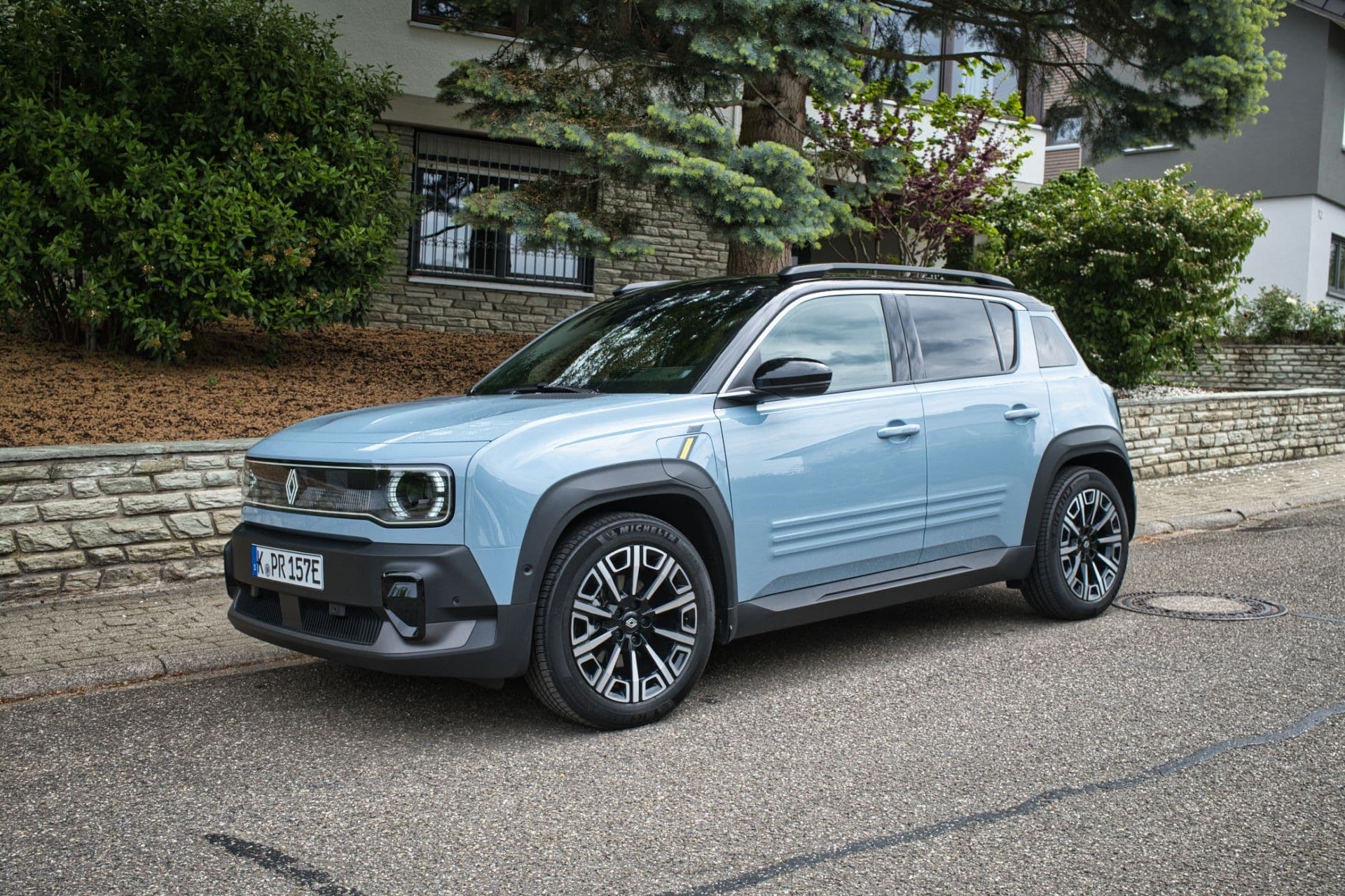 Πάτησε Ελλάδα το Renault 4 E-Tech - Δείτε εκδόσεις και τιμές