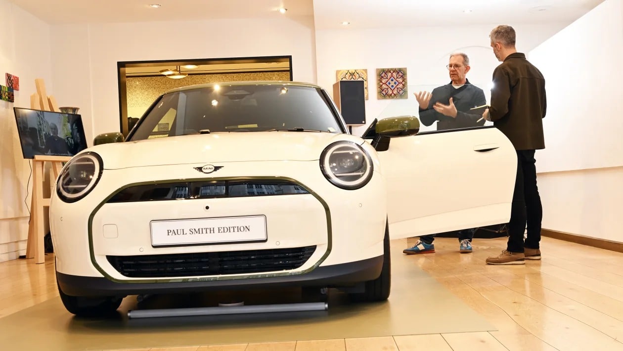 Το MINI επιστρέφει στις ρίζες του, με στόχο το FIAT 500