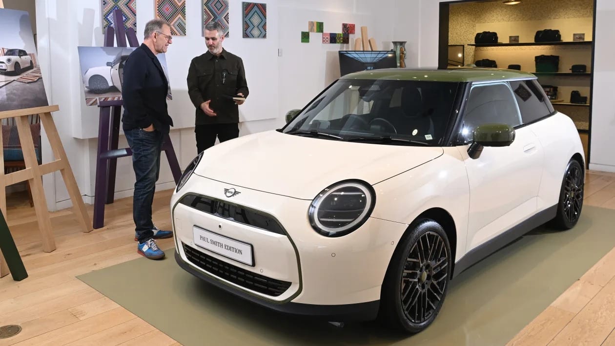 Το MINI επιστρέφει στις ρίζες του, με στόχο το FIAT 500
