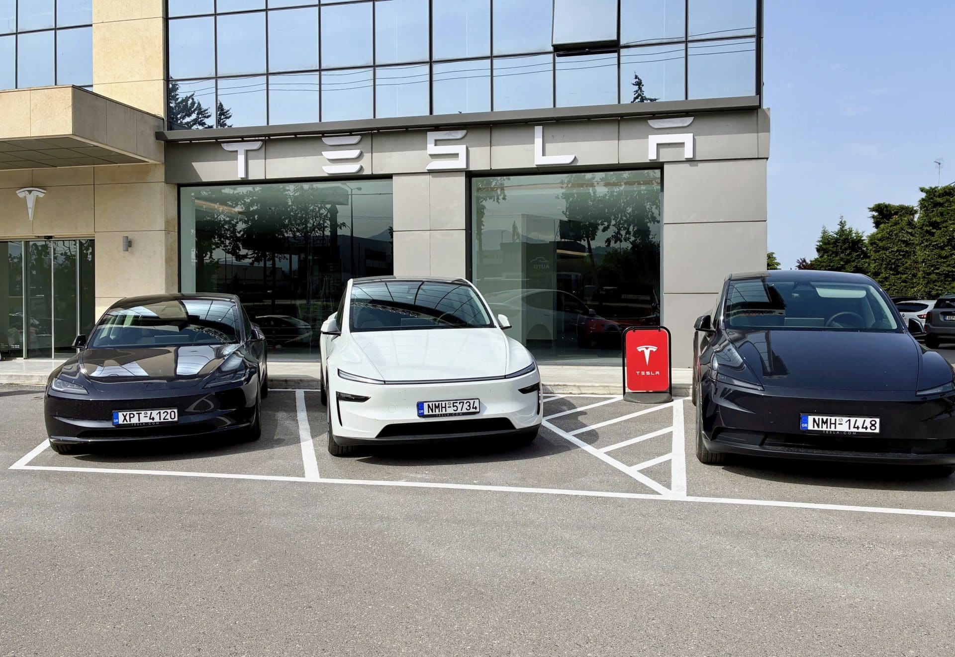 Η Tesla ανοίγει νέο κατάστημα στη Θεσσαλονίκη