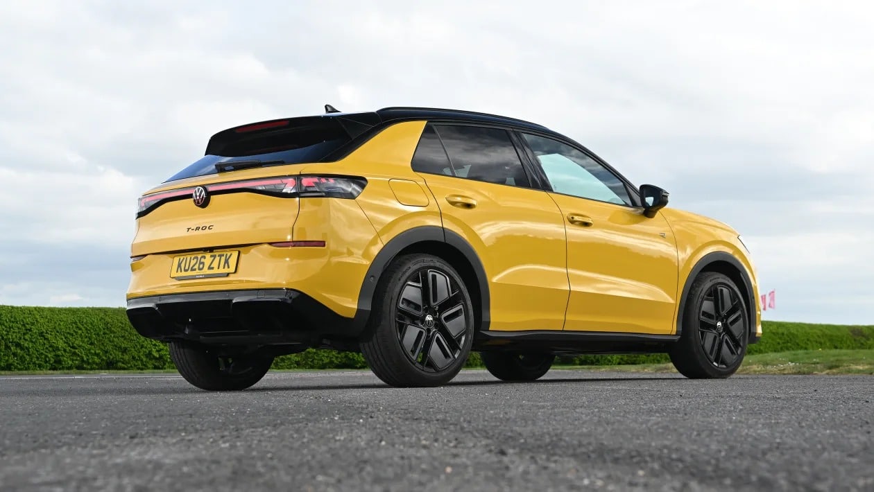 Volkswagen T-Roc vs Toyota C-HR: Η μάχη που αποκαλύπτει τον νέο βασιλιά των compact SUV