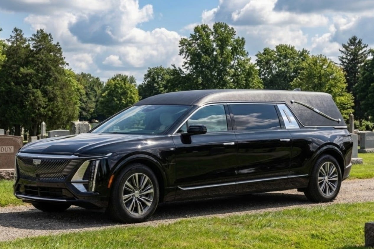 Ηλεκτρική… τελευταία διαδρομή: Η Cadillac Lyriq έγινε νεκροφόρα!