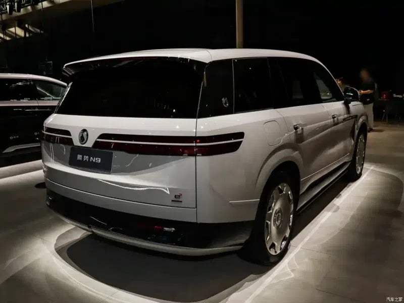 Η BYD ετοιμάζει «βόμβα»: Το νέο Denza N9 φορτίζει αστραπιαία και υπόσχεται 420 km μόνο με ρεύμα