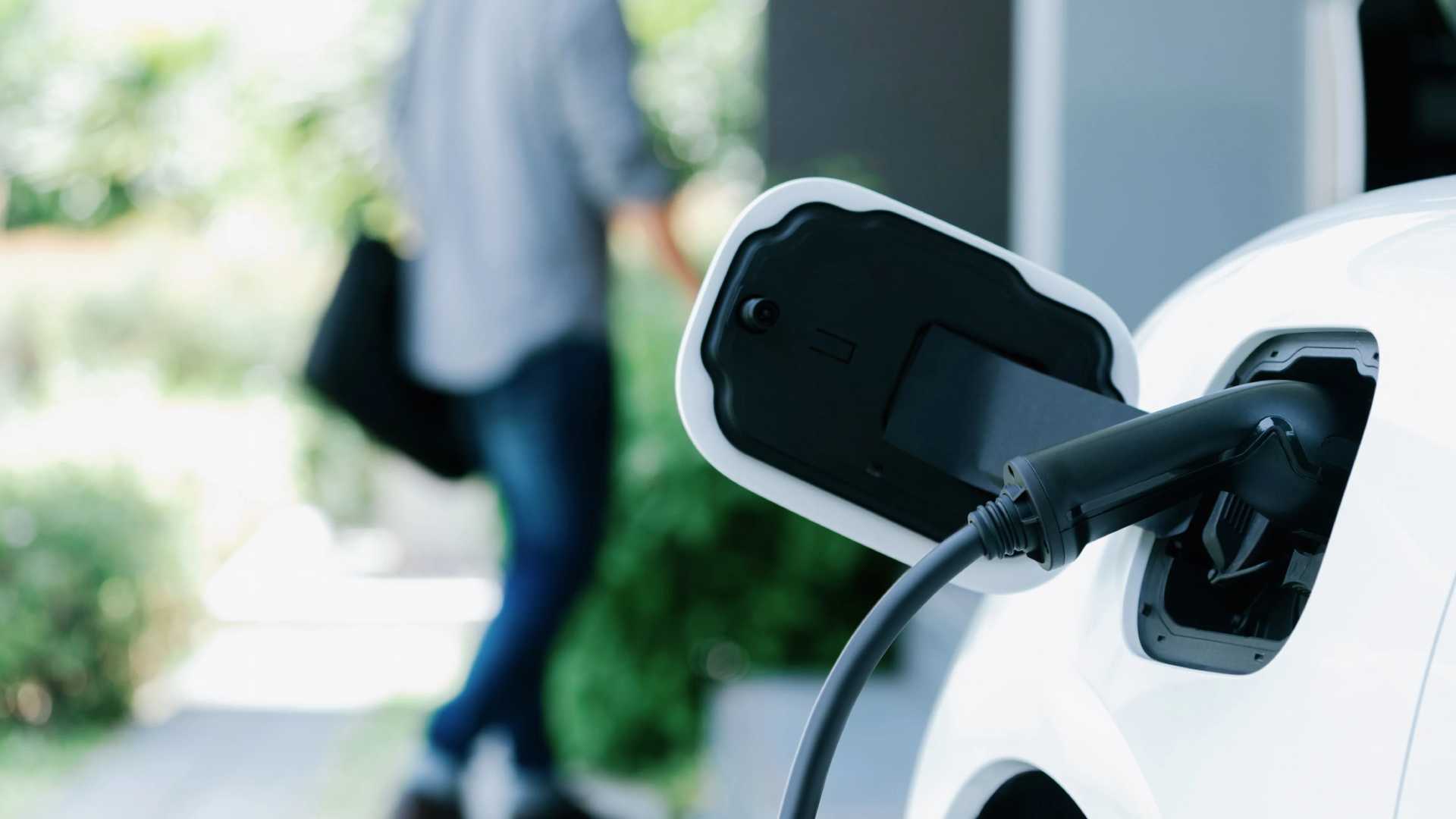 EV ως δεύτερο αυτοκίνητο: Η πιο έξυπνη είσοδος στην ηλεκτροκίνηση