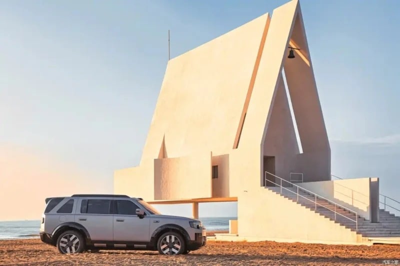 Νέο Freelander 8: Το υβριδικό «θηρίο» με 221 χλμ. ηλεκτρικής αυτονομίας