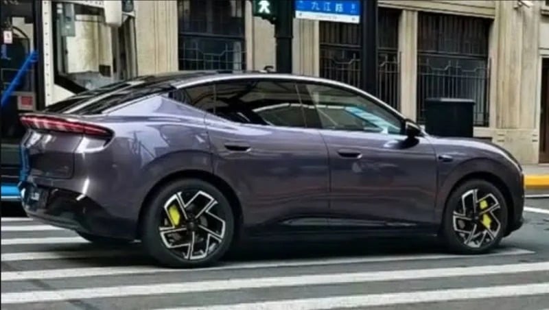 Xpeng Mona L03: Το νέο ηλεκτρικό SUV αποκαλύπτει το εντυπωσιακό εσωτερικό του