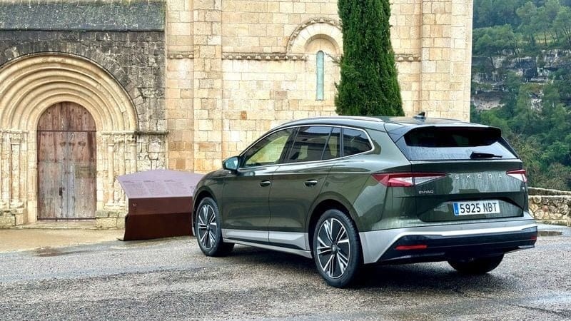 Skoda Enyaq 2026: Το οικογενειακό ηλεκτρικό SUV που απειλεί το Tesla Model Y