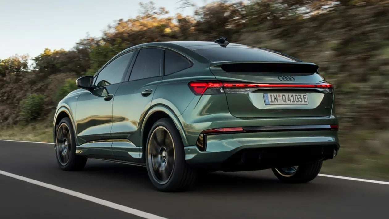 Audi Q4 e-tron 2026: Αυξημένη αυτονομία, νέοι κινητήρες, αναβαθμισμένο εσωτερικό και αμφίδρομη φόρτιση