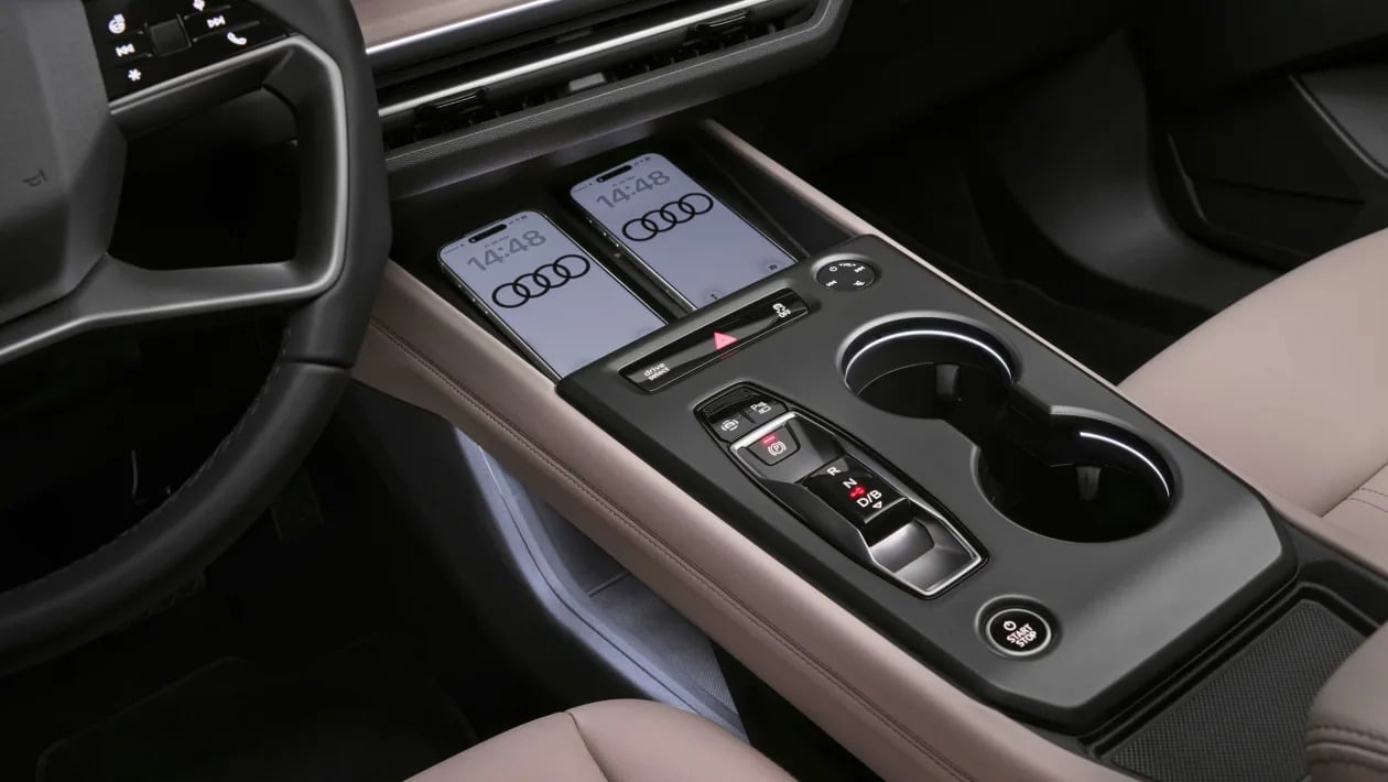 Audi Q4 e-tron 2026: Αυξημένη αυτονομία, νέοι κινητήρες, αναβαθμισμένο εσωτερικό και αμφίδρομη φόρτιση