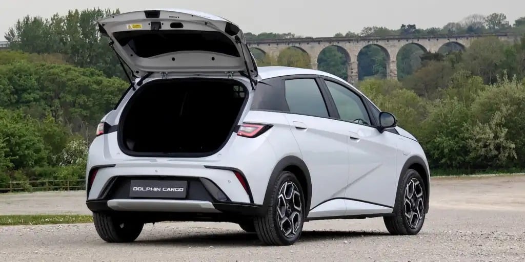 BYD Dolphin Cargo e-Van: Ένα νέο «όπλο» για τις αστικές διανομές