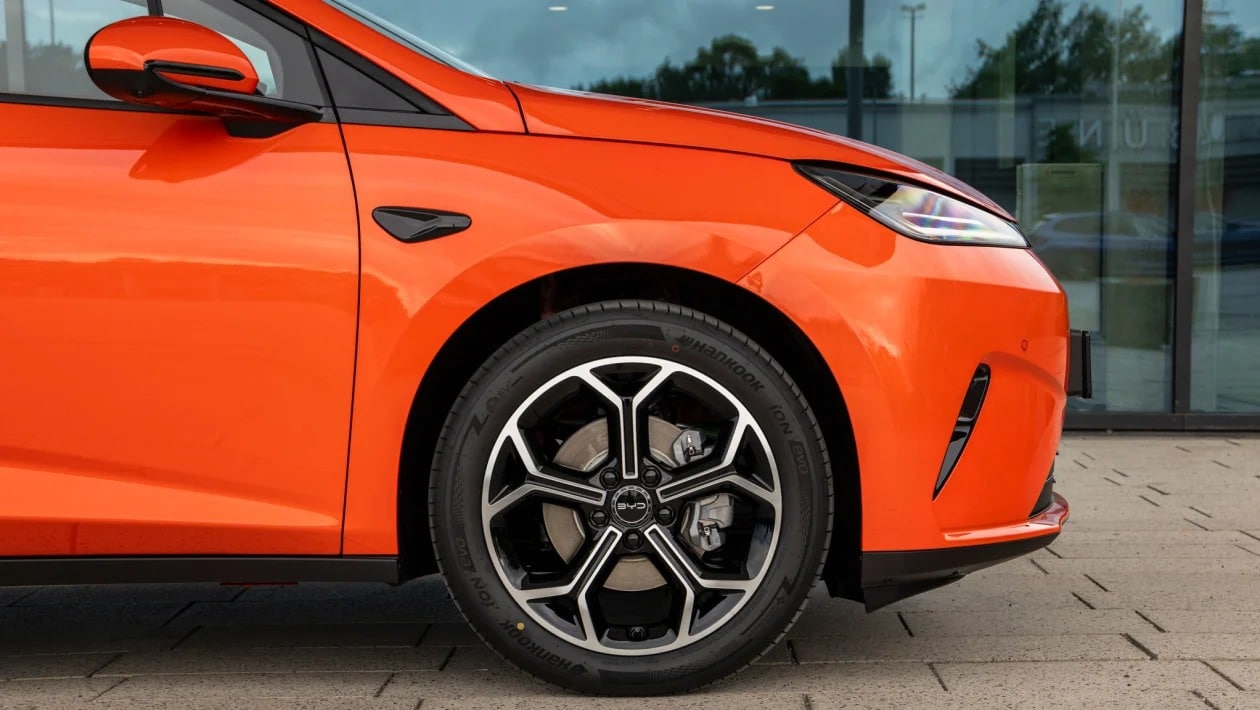 Πάνω από 1.000 χλμ. αυτονομίας σε μικρό hatchback; Η BYD λέει ναι