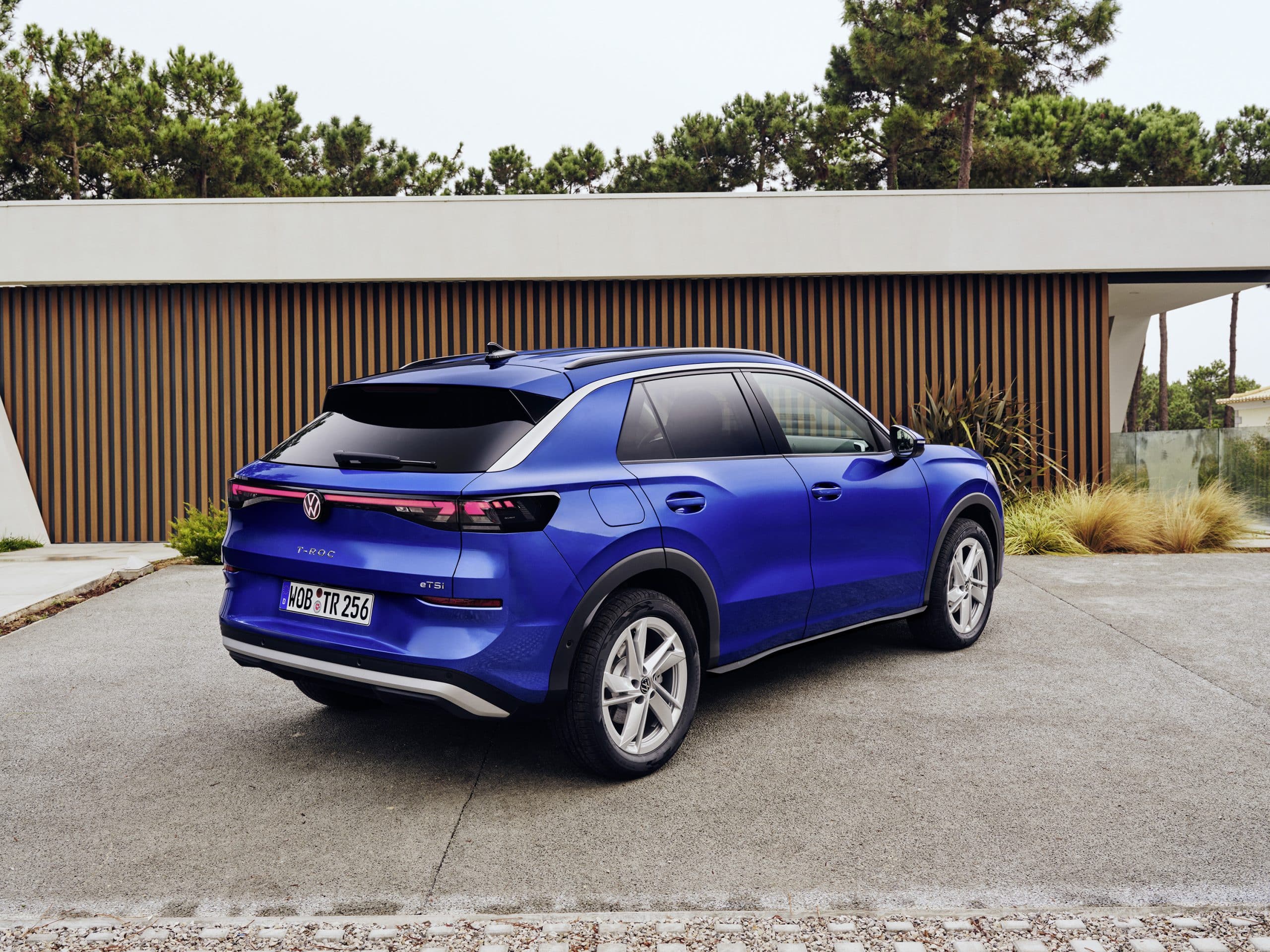 Volkswagen T-Roc: Το SUV που ξεχωρίζει από την πρώτη επαφή