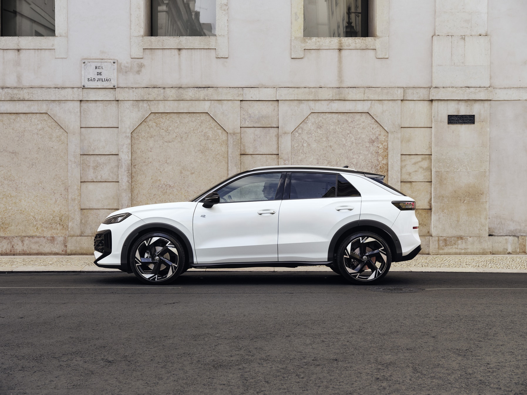 Νέο Volkswagen T-Roc: Ροκ χαρακτήρας, υβριδική τεχνολογία και σιγουριά έως 10 χρόνια