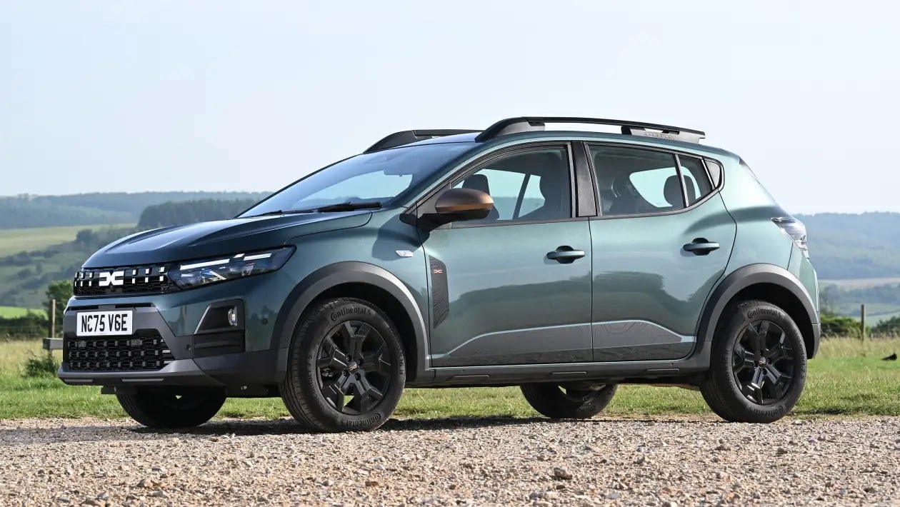 Fiat Grande Panda Hybrid vs Dacia Sandero Stepway: Σκληρό πόκερ