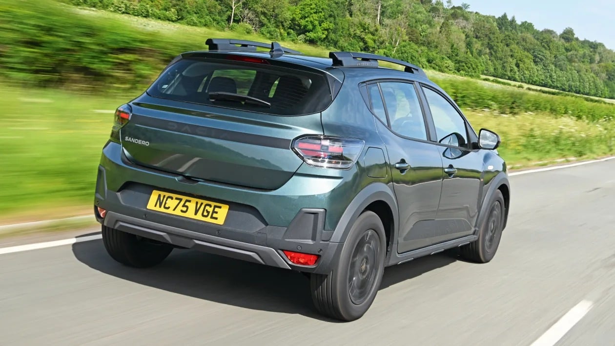 Fiat Grande Panda Hybrid vs Dacia Sandero Stepway: Σκληρό πόκερ
