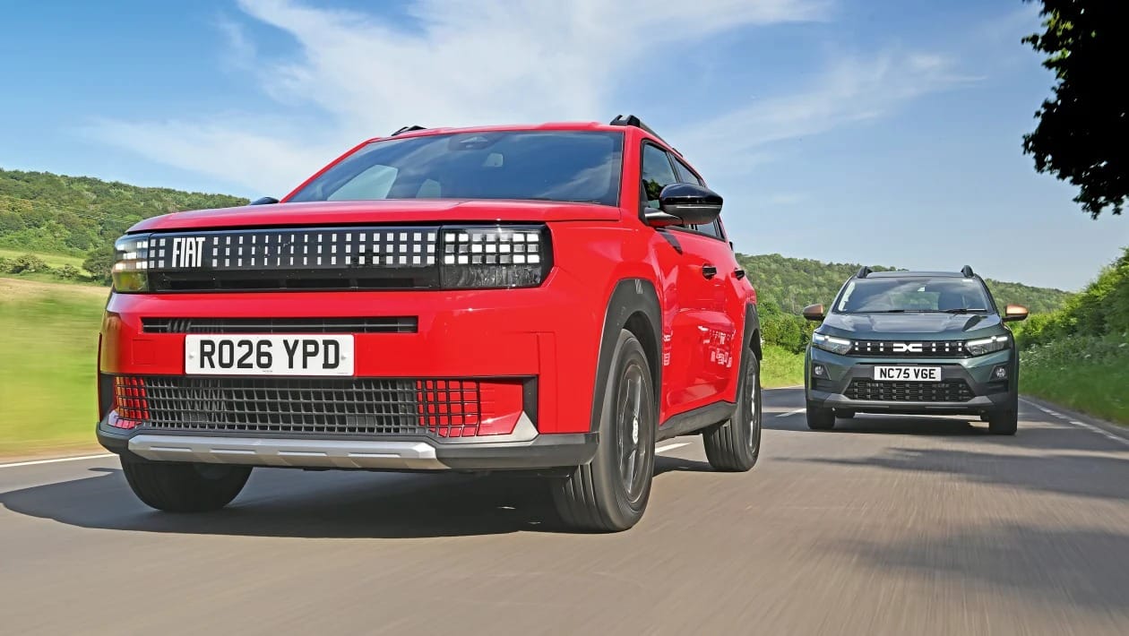 Fiat Grande Panda Hybrid vs Dacia Sandero Stepway: Σκληρό πόκερ