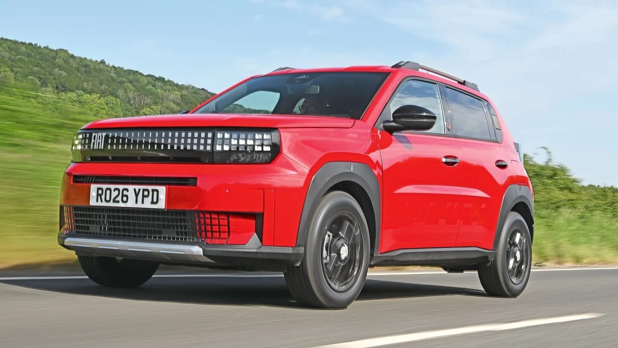 Fiat Grande Panda Hybrid vs Dacia Sandero Stepway: Σκληρό πόκερ