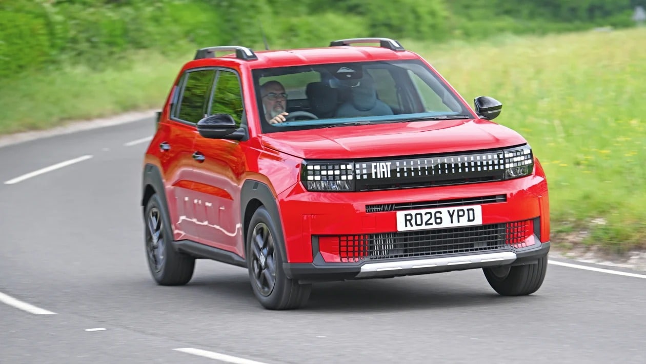 Fiat Grande Panda Hybrid vs Dacia Sandero Stepway: Σκληρό πόκερ