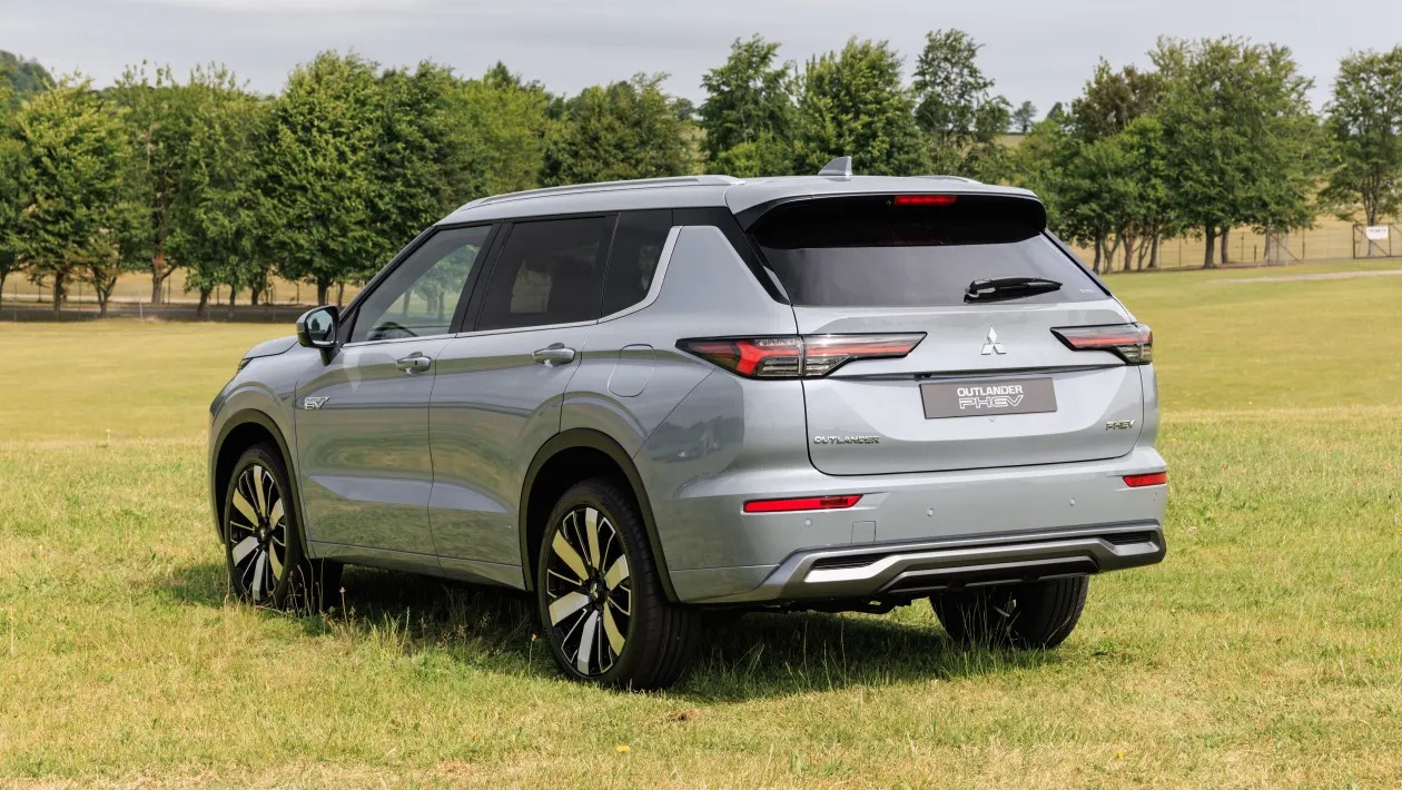 Mitsubishi Outlander PHEV: Το SUV που επιστρέφει για να κυριαρχήσει ξανά στην κατηγορία