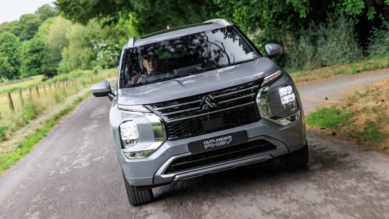 Mitsubishi Outlander PHEV: Το SUV που επιστρέφει για να κυριαρχήσει ξανά στην κατηγορία