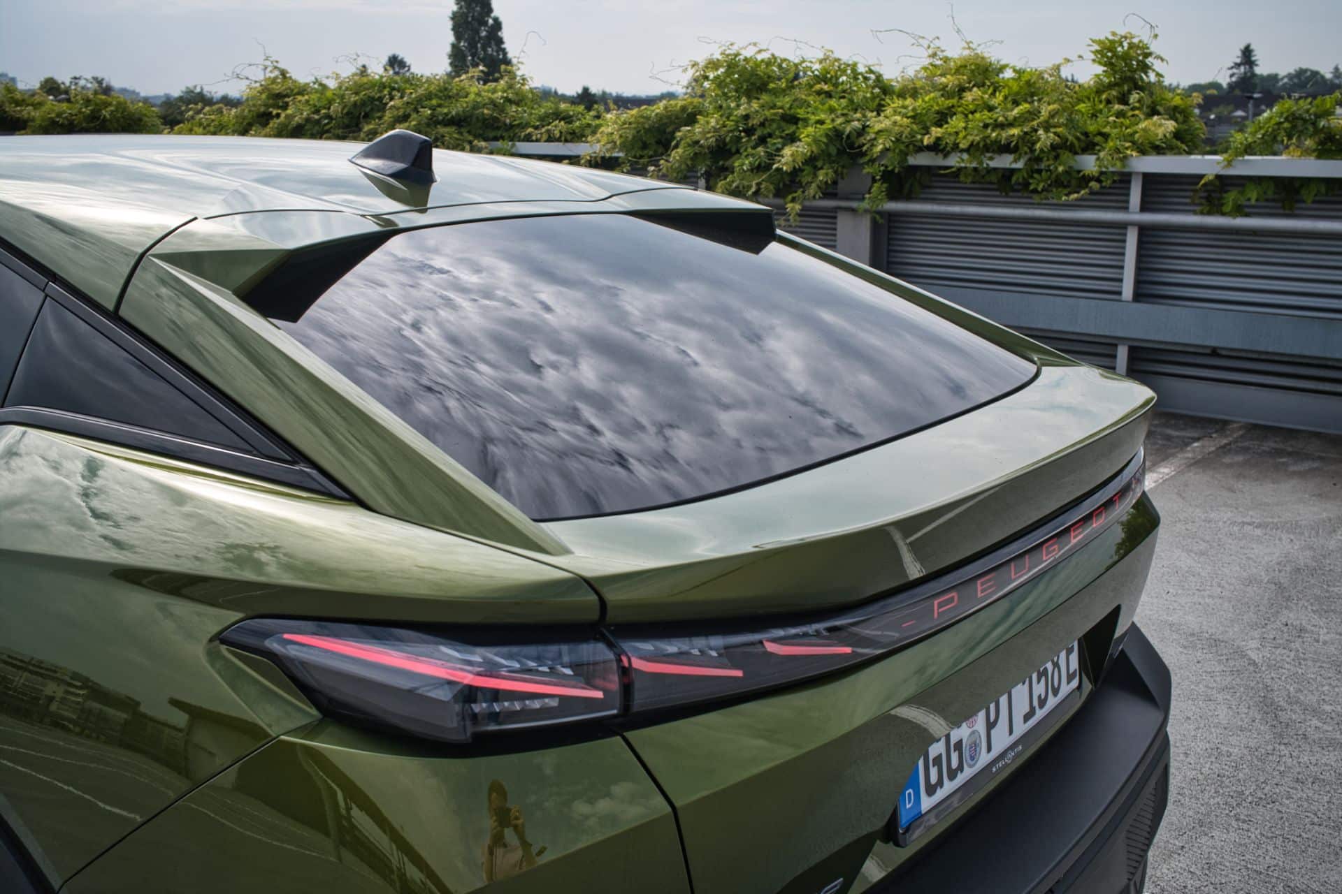 Πώς αποδίδει το Peugeot e-408 GT Exclusive στην καθημερινή χρήση