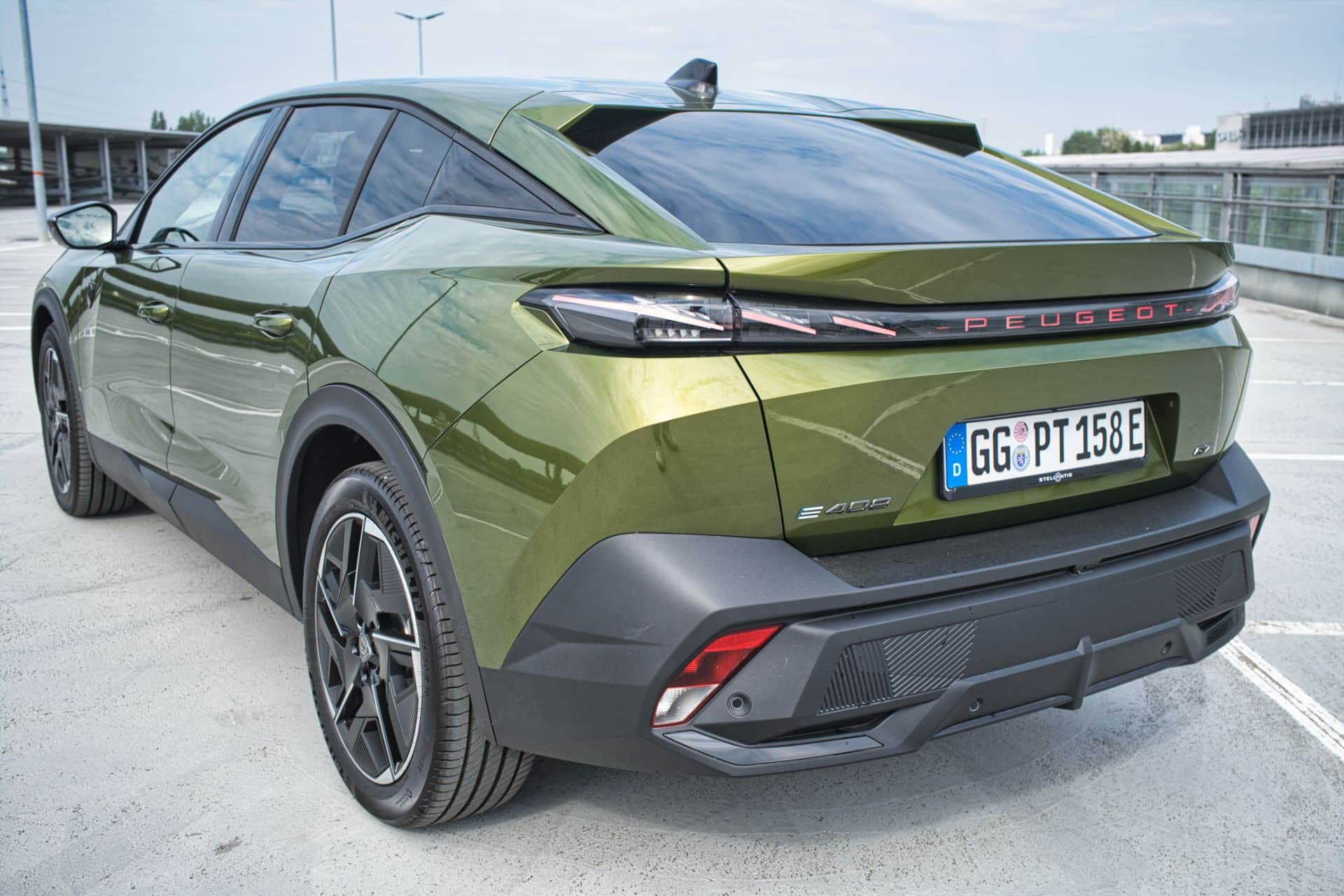 Πώς αποδίδει το Peugeot e-408 GT Exclusive στην καθημερινή χρήση